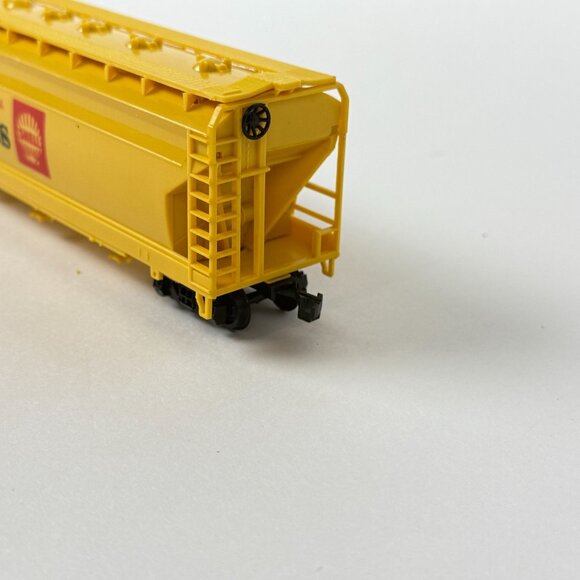 Bachmann Vintage HO Scale Shell Chemical Plastics Hopper Train Car Yellow - Picture 6 of 12